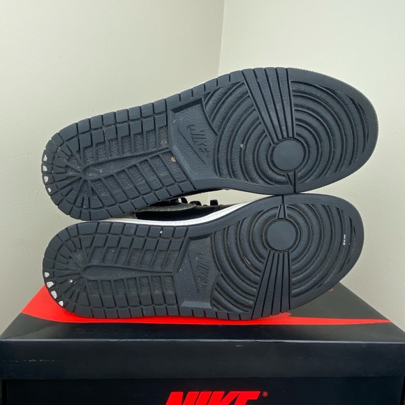 Air Jordan 1 Shadow (2018) Size 9 555088-013